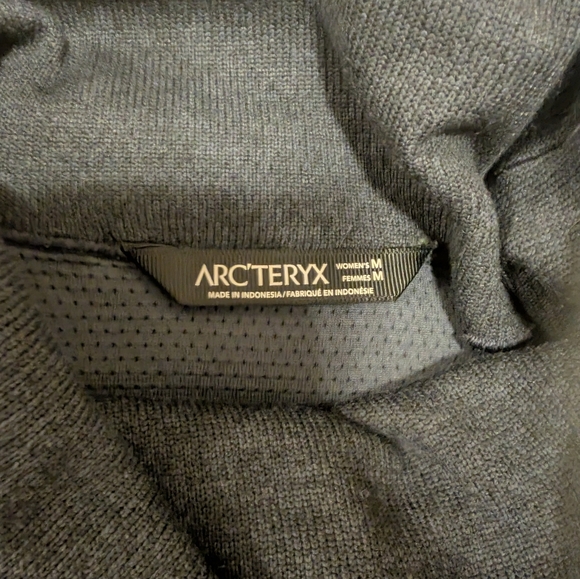🌟40% OFF SALE Arc'teryx Navy Blue Laina Fleece Cowl Neck Sweater - Picture 4 of 7